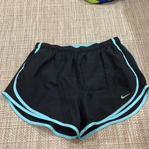 Nike shorts size:L